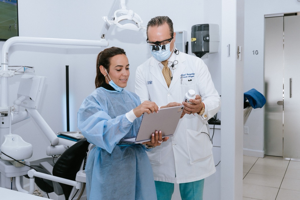 Dr. Raul Gonzalez with his team at DrGSmile